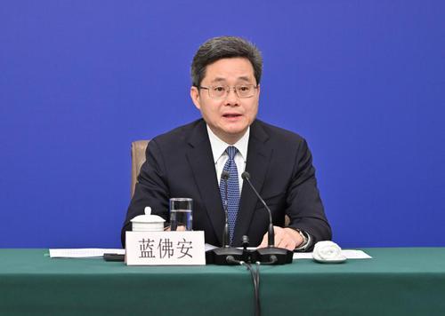 蓝佛安：将有针对性地研究出台结构性减税降费政策
