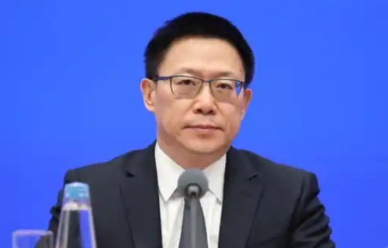 2025年中国将提高赤字率扩大债务规模