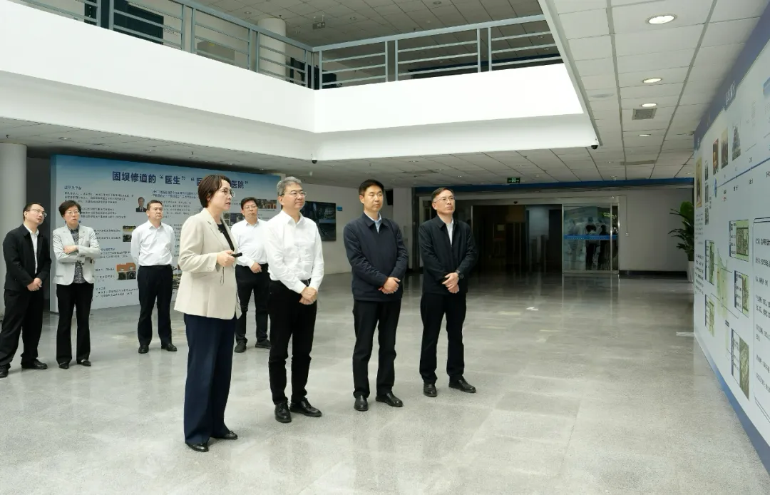 教育部党组成员、副部长吴岩到郑州大学调研