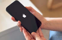 苹果或将于2027年推出由玻璃制成的曲面iPhone