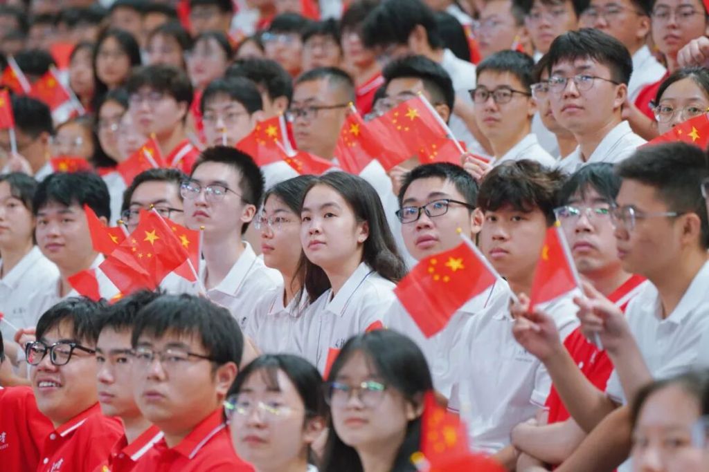武汉大学举行2025级新生开学典礼